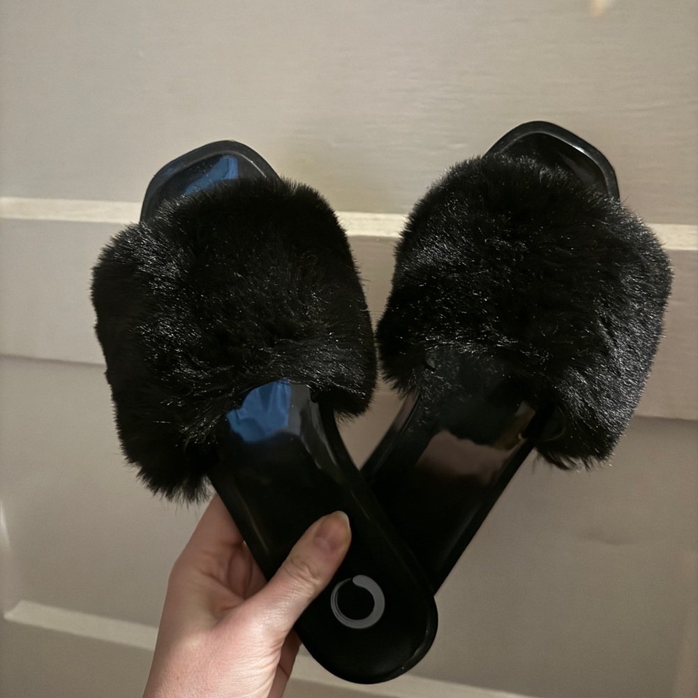 Fur fuzzy sandals